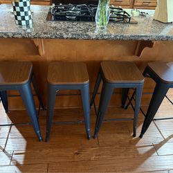 Bar stools (4) .
