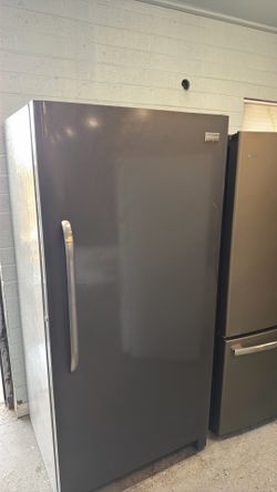 Stainless steel freezer upright 25 ft cu