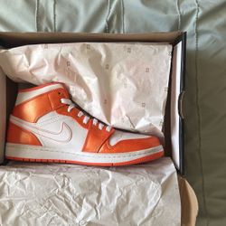 Jordan 1 Mid Electro Orange (PREOWNED)