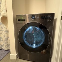 LG Smart front load Electric Washer And Dryer Combo 