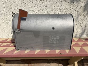 Vintage Sears Galvanized Mailbox – Rustic Charm