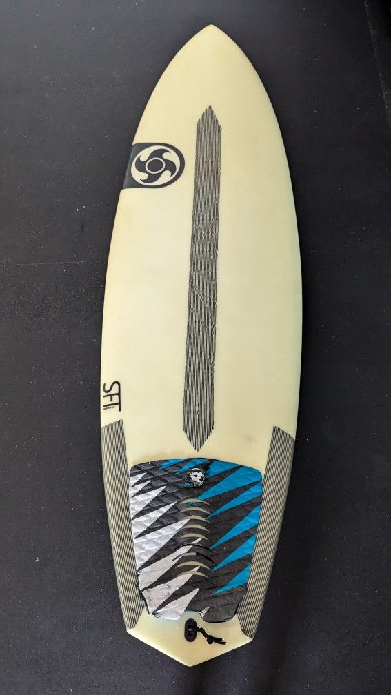 Epoxy 5'9" x 20 1/2" x 2 5/16" x 30.46 Liter Surfboard