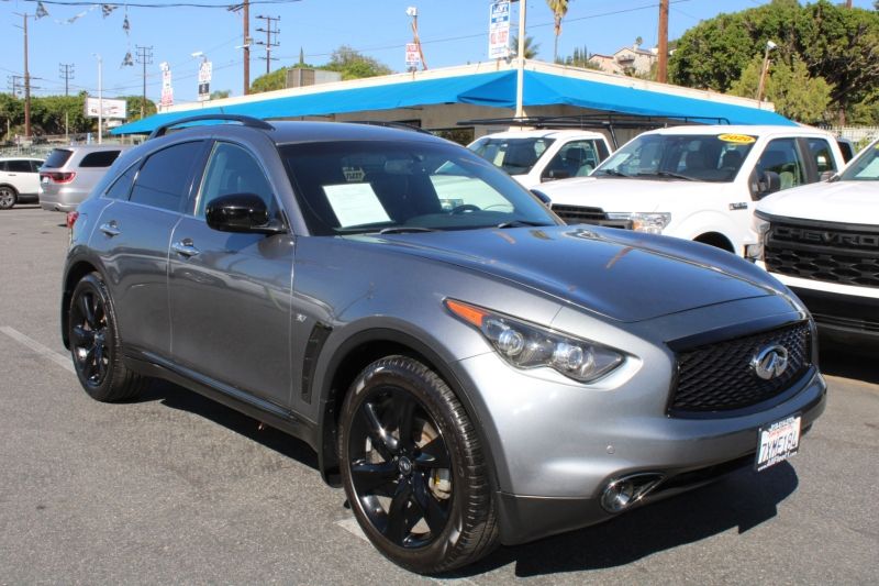 2017 INFINITI QX70