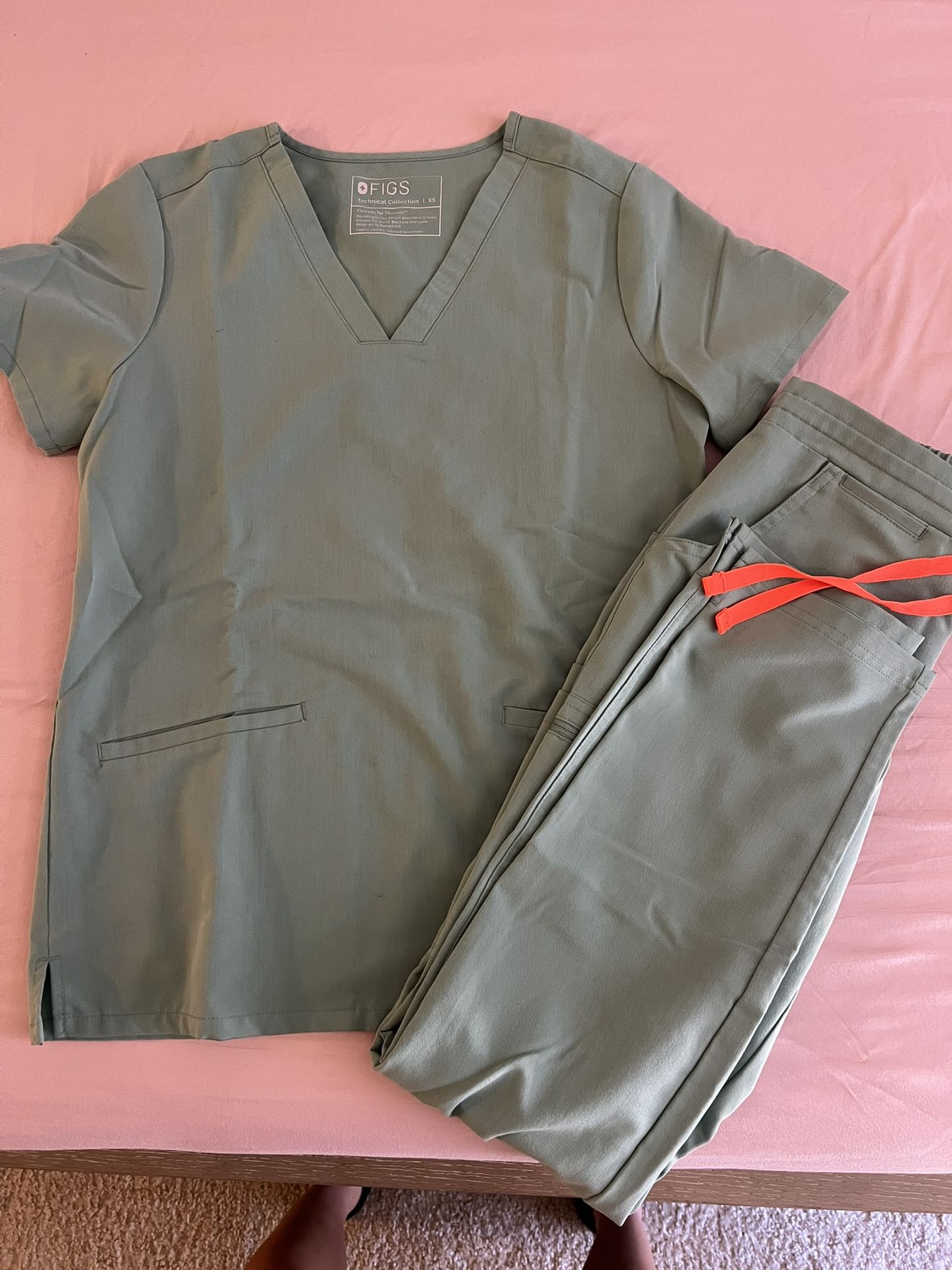 Figs scrubs