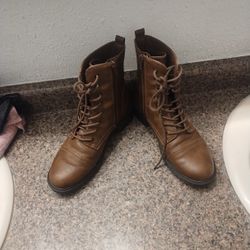 Brown  Universal Thread Tan Lace-Up  Boots Size 8