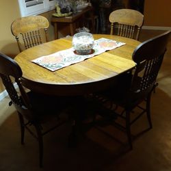 Solid Oak Bear Claw Table/6 Chairs