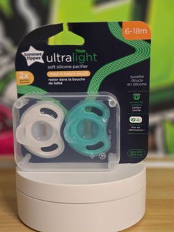 🍼 Tommee Tippee Ultra-Light Soft Silicone Pacifiers – 2 Pack (6–18 Months) 🍼