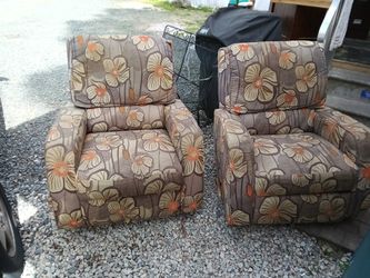 2 Matching Lazy Boy Reclining And Swivel Chair