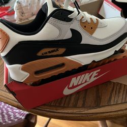 Nike Air Max 90 Pure Platinum/Monarch Size 9 Brand New And Rare