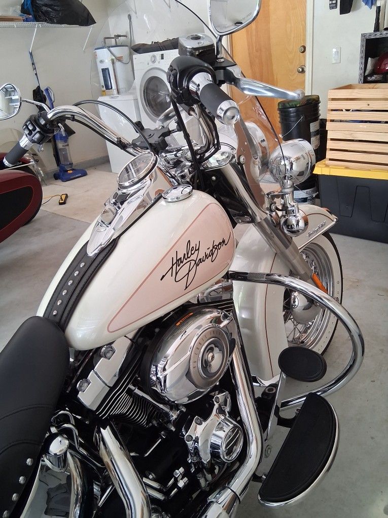 2011 Fuel Injeted Heritage Softail 2011 Harley Davidson Heritage Softail 1584cc
