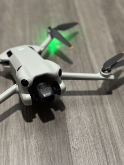 DJI Mini 4 Pro Fly More Bundle