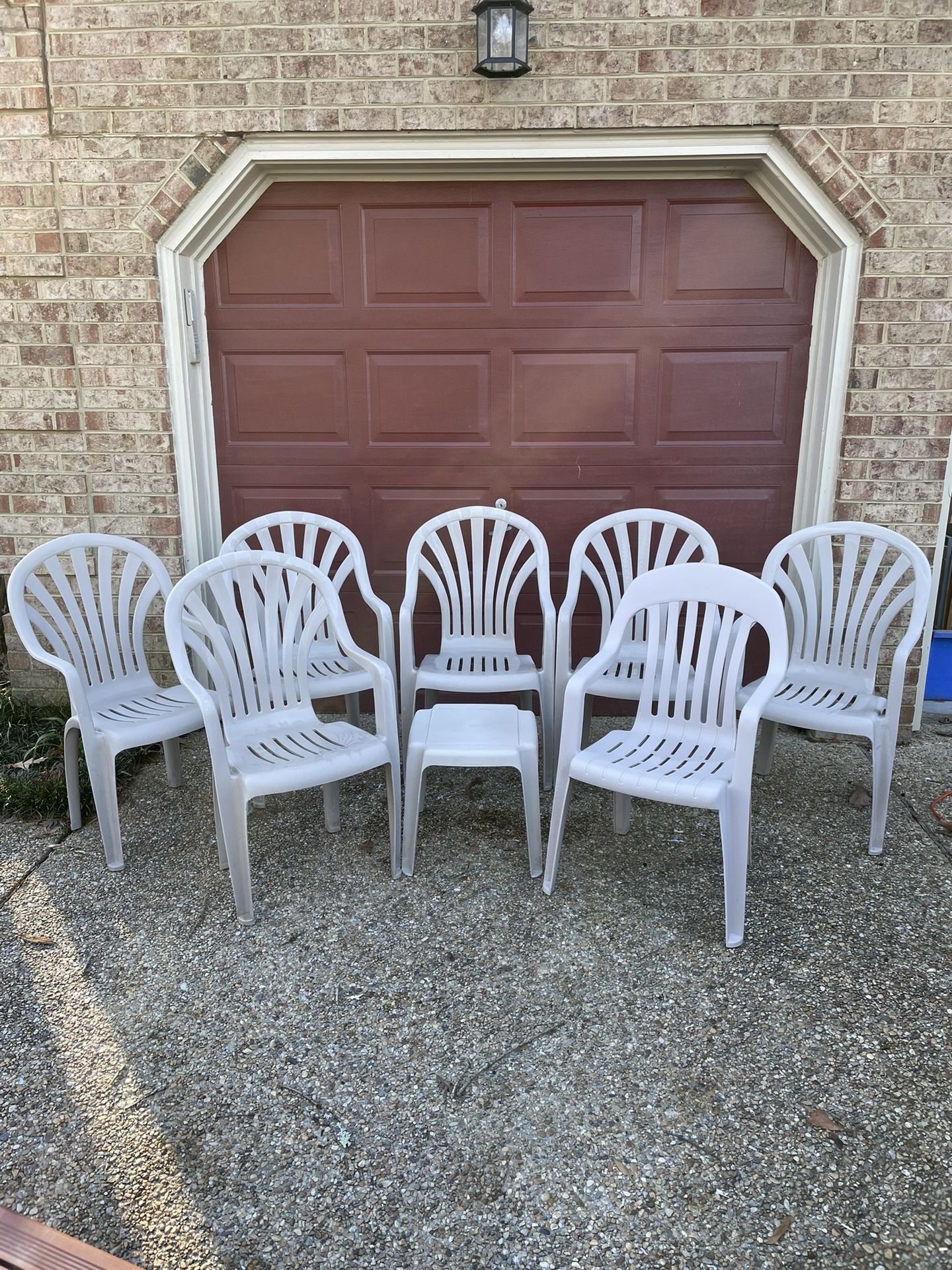 Set of 7 outdoor chairs and 1 table - all for 40