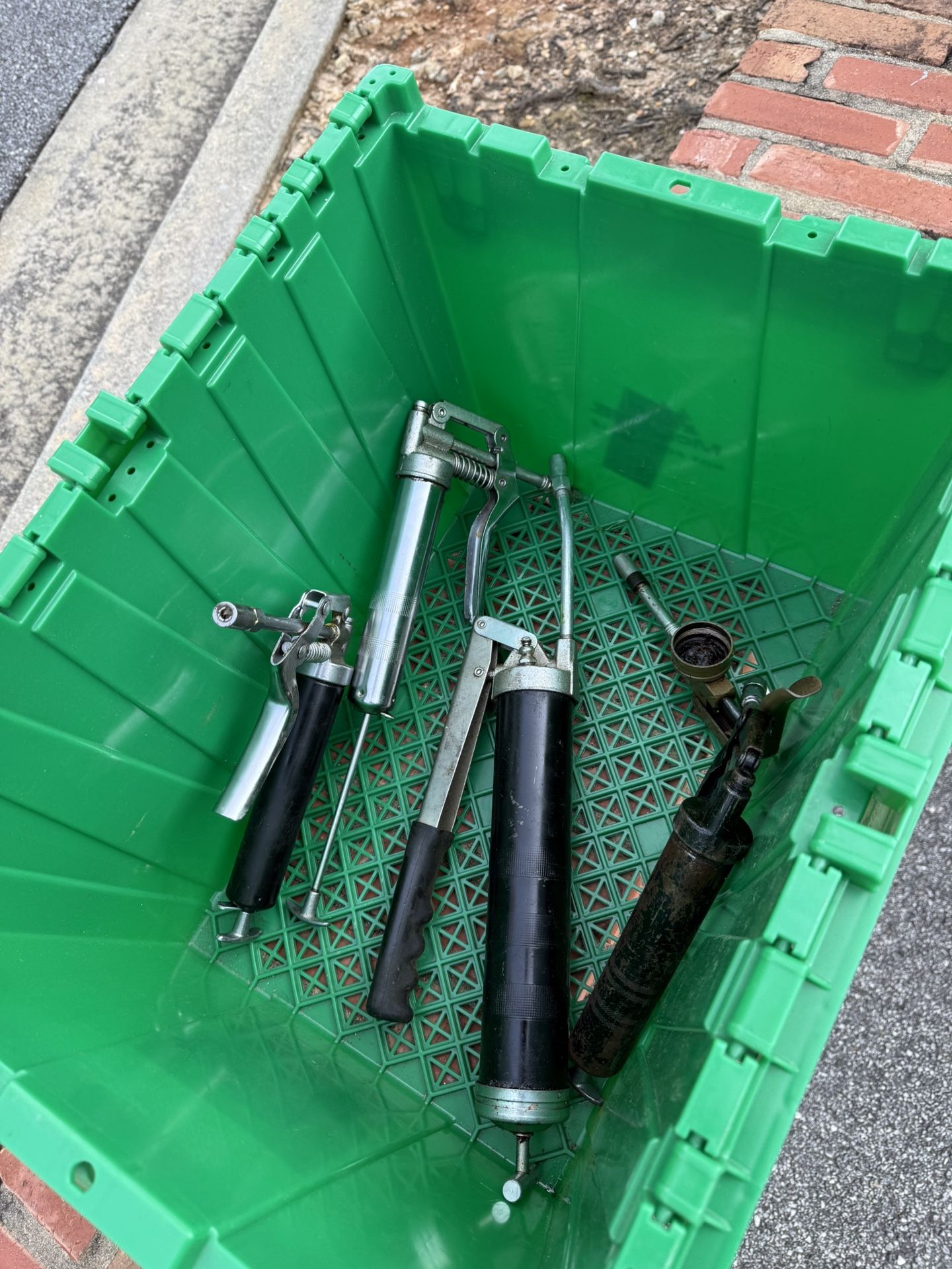 HEAVY DUTY GREASE GUNS