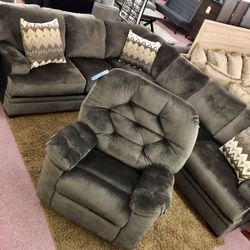 🇺🇸HUGE Blowout Furniture Sale!🇺🇸 Brand New Oversized Ultra Plush Brown Sectional W/ Accent Pillows Included!