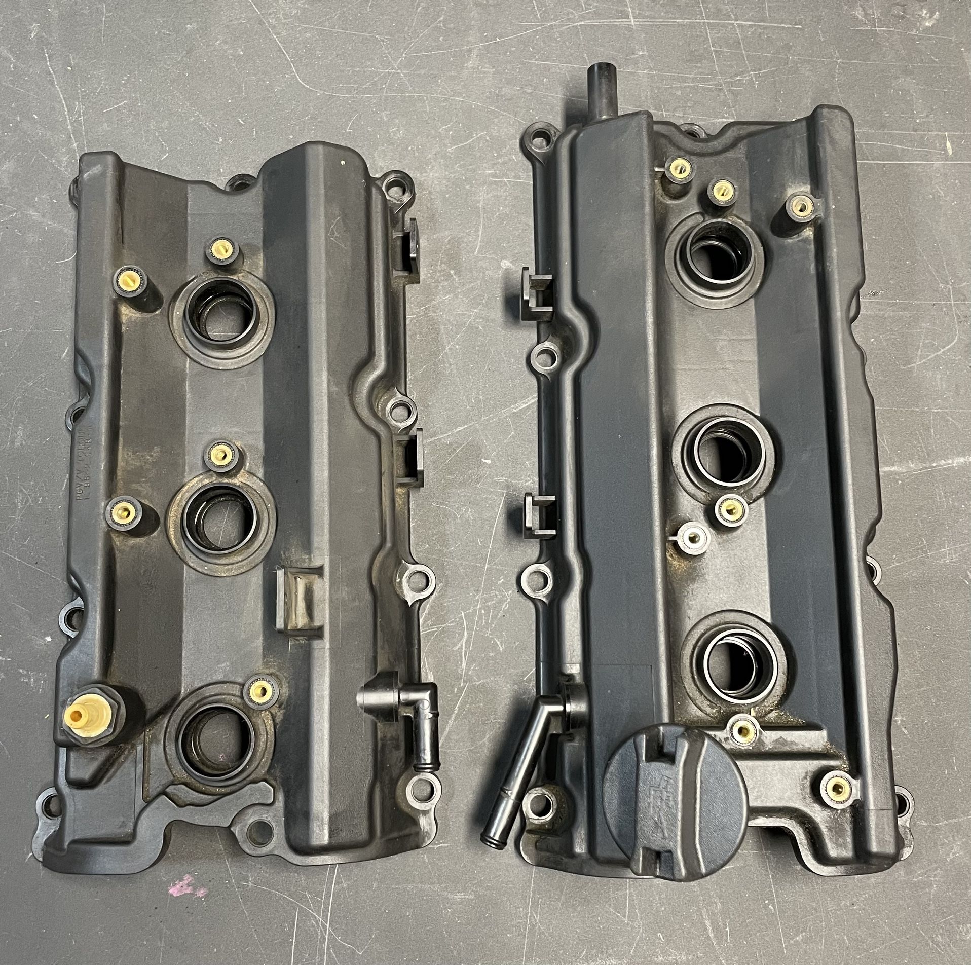 VQ35DE Valve Covers, OEM