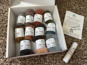 11 Colors Felting Wool, Two Felting Needles & Foam Mat