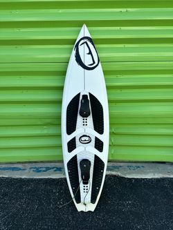 Liquid Force Wakeboard / Wakesurf Board with Foot Straps & 4 Fins