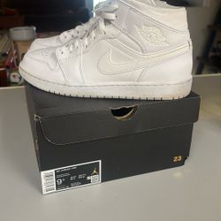9.5 Air Jordan 1 mid 