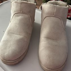 Crème Boots Size 9