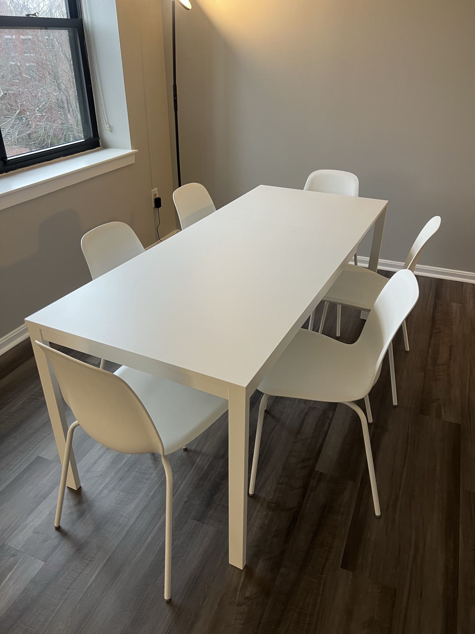 Extendable Dining Table And 6 Chairs 
