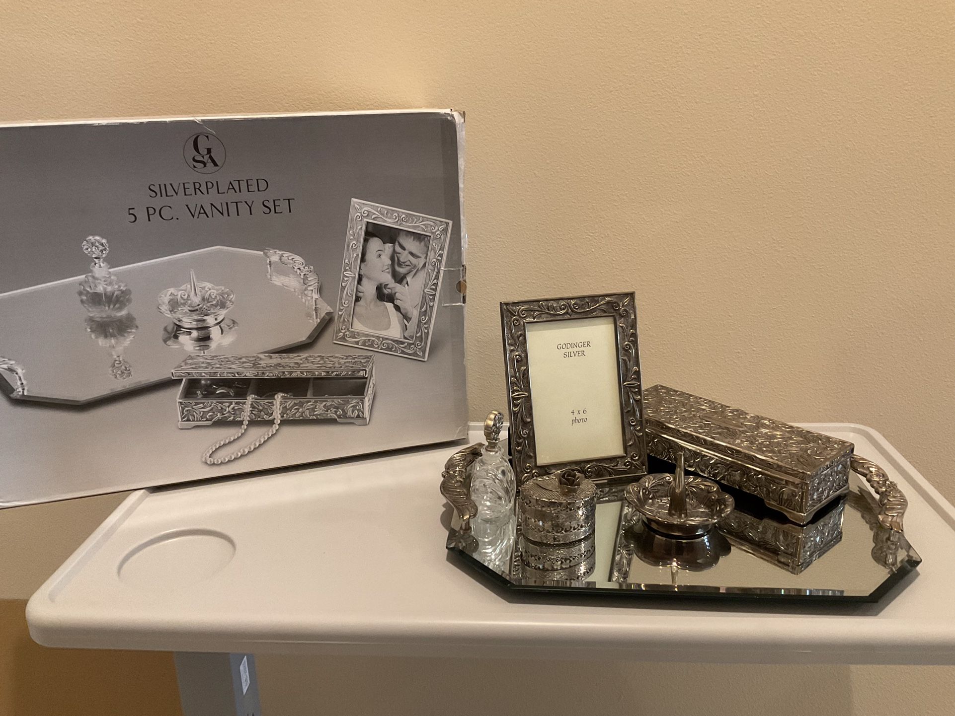 Vanity Set, 5 piece, Sliver Plated made by Godinger Silver Art Company