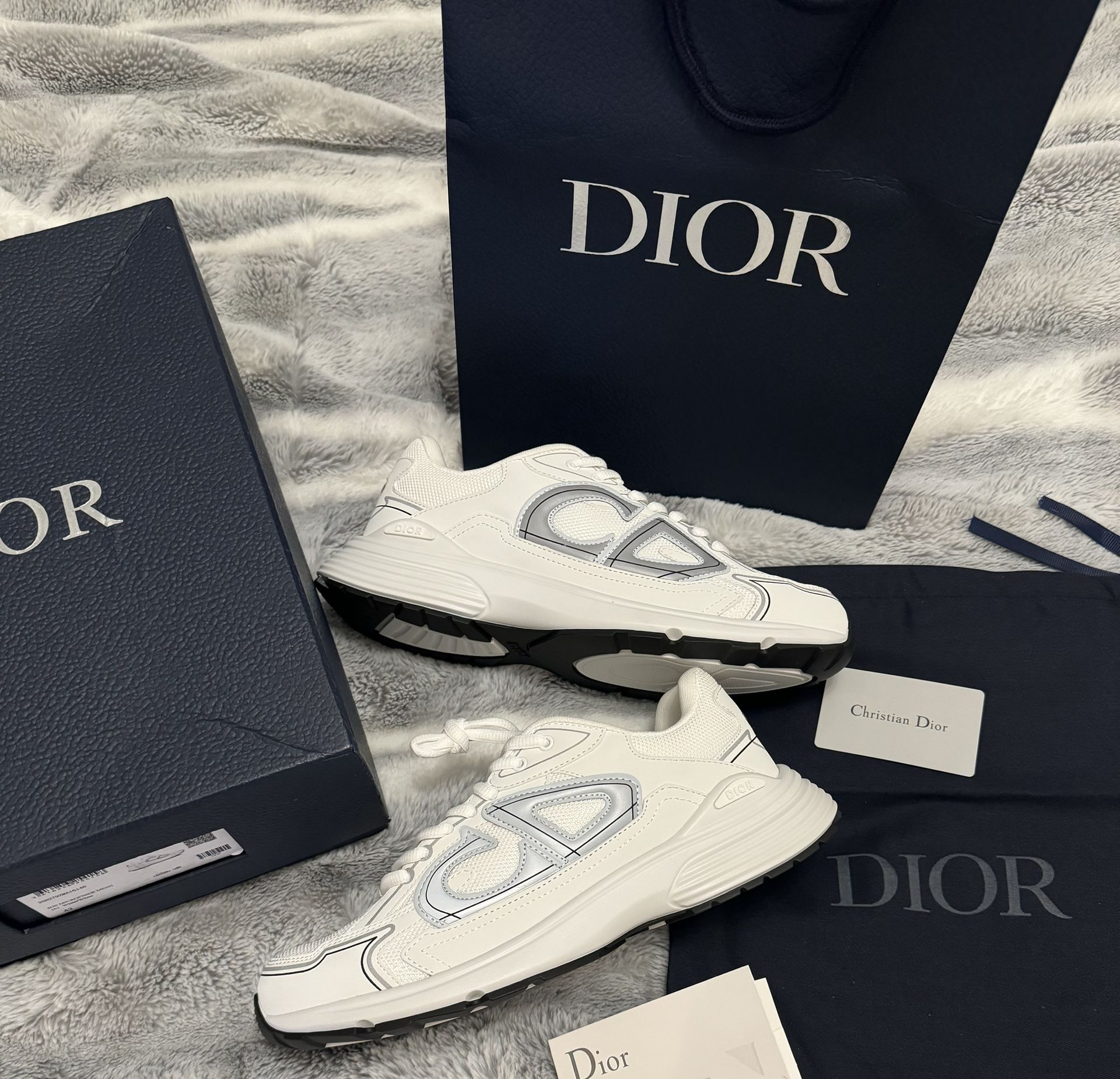 NEW DIOR B30 REFLECTIVE DESIGNER SHOES TRAINER WHITE + 1 FREE SHIRT PROMO Sizes : 42, 43, And 44 Europe ( 8.5 , 9.5 , 10.5 USA)