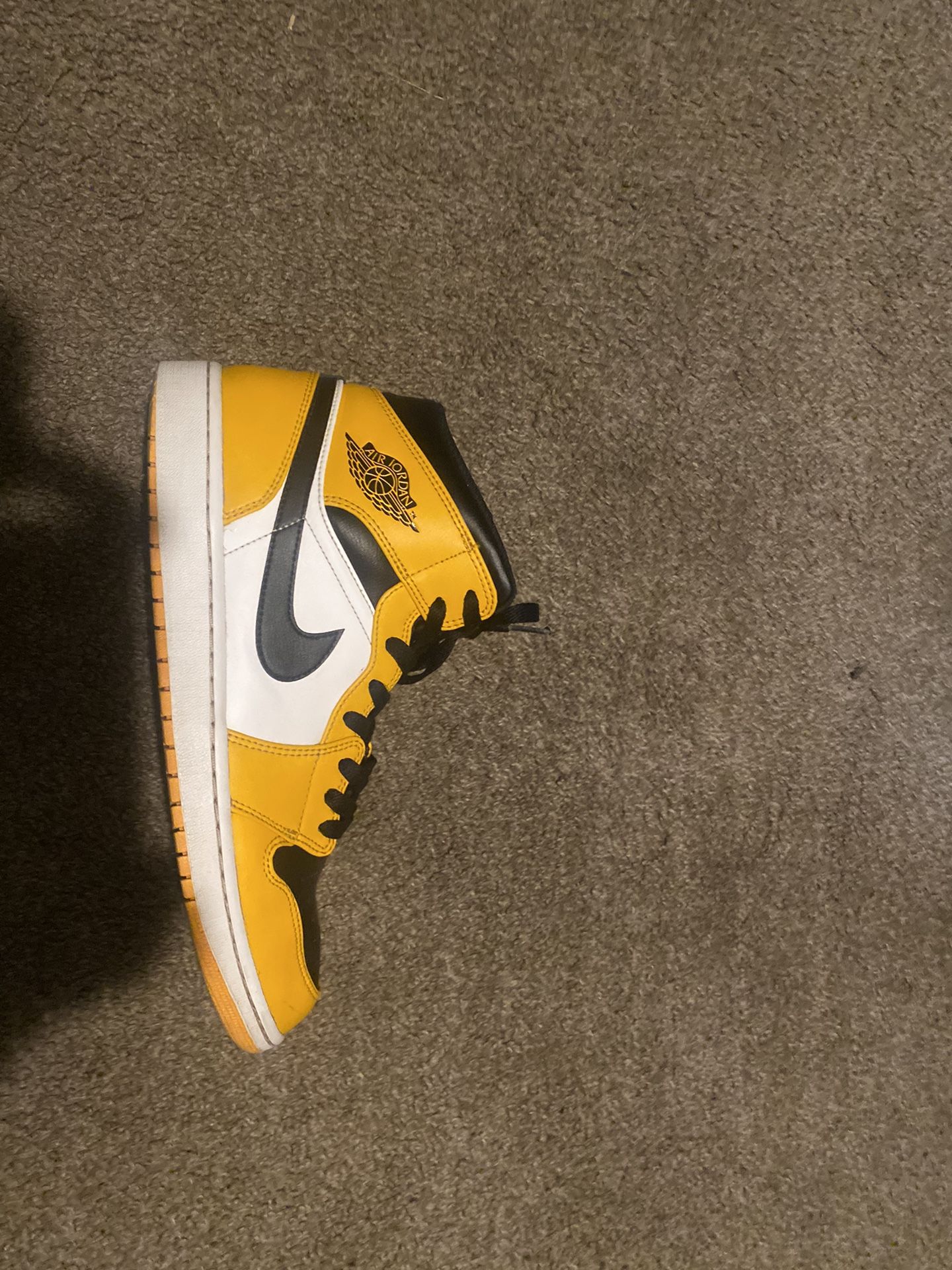 Jordan 1 Taxi Mid