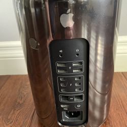 Apple Mac Pro Late 2013 2.7 GHz 12-Core Intel Xeon 64GB RAM -1TB SSD  AMD D700