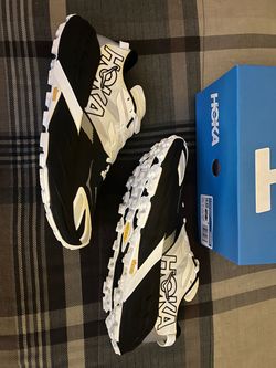 New Hoka Speedgoat 7 Black/White (Mens 10.5)