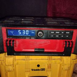Milwaukee M18 PACKOUT Radio + Charger 