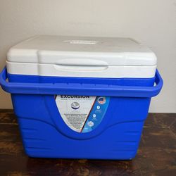 Vintage Coleman Cooler Portable Excursion 9 Quart 8.5 Liters Blue / White