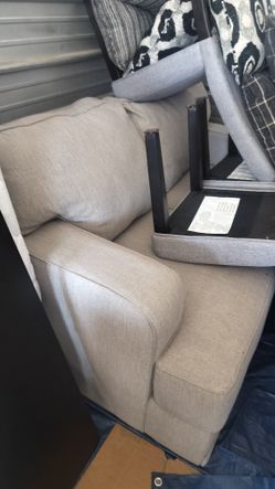 Moving Give Me Your Best Offer Selling Really Cheap Everything's Almost Brand New About 4 Months Old King Size Mattress With Frame And Headboard 