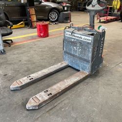 FOR SALE: 2018 Toyota Electric Pallet Jack | ~21 Hours | $2,499 + Tax (OBO)
