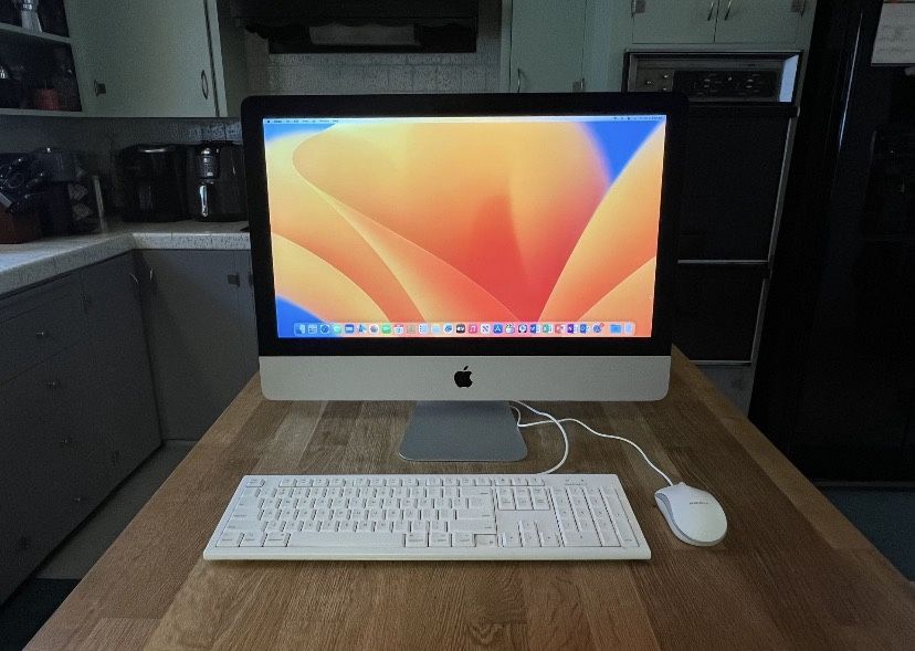 Apple iMac 21.5 Inch Retina 4K - Intel i5 Quad-Core / 16GB Memory / 1TB Hard Drive / Final Cut Pro, Logic Pro + MS Office / OS Ventura