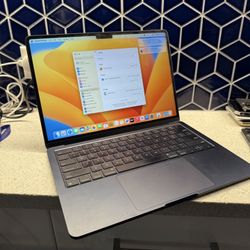 2022 Apple MacBook Air M2 🛑 $70 Down!