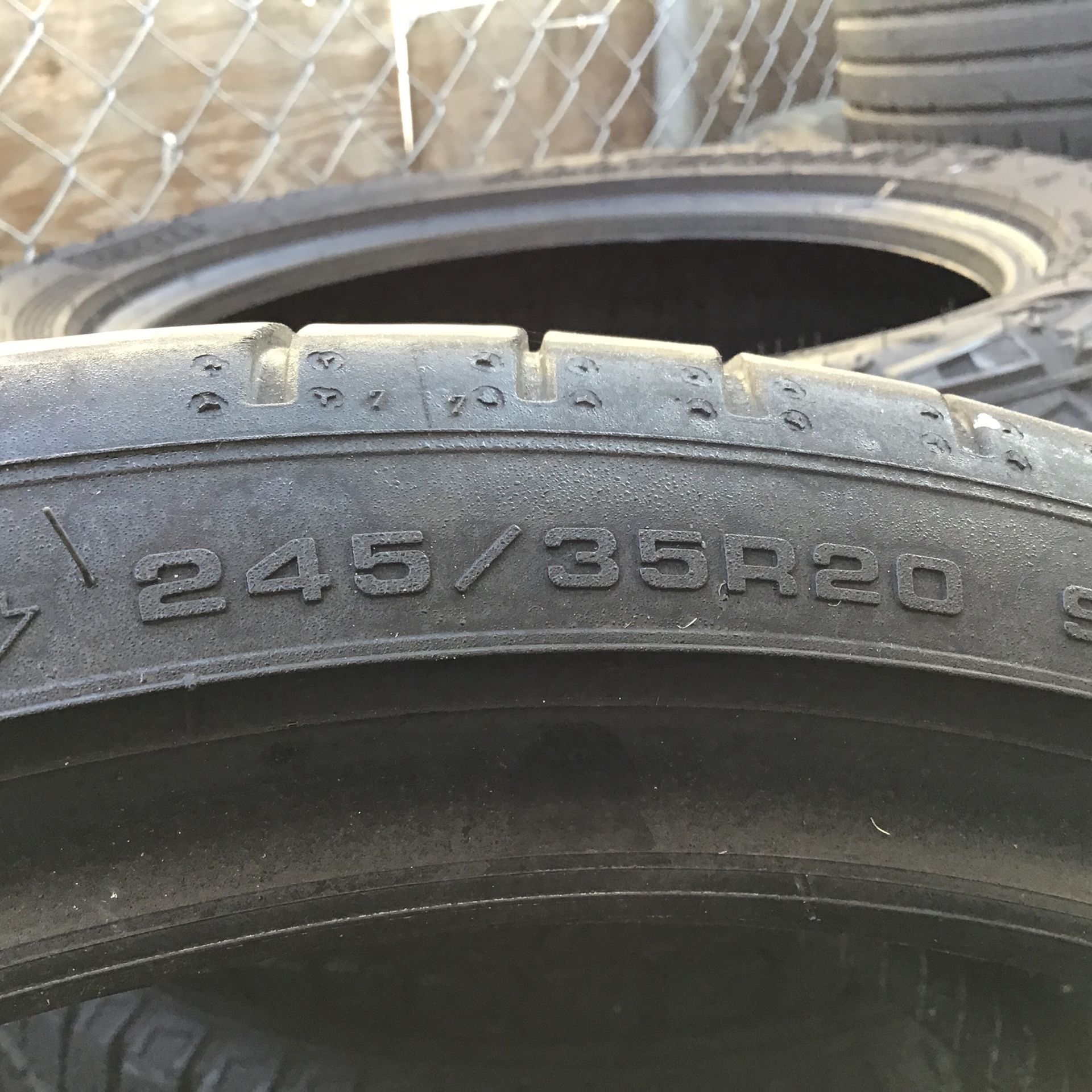 1 Tire 245/35/20 Goodyear