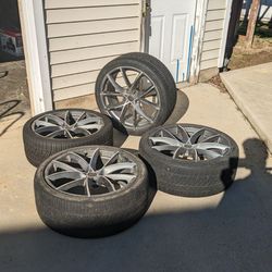 20in Liquid Metal Wheels & Tires (SET OF 4, 1 CRACKED ON BACK)