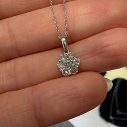 14K white gold natural diamonds beautiful pendant and chain necklace