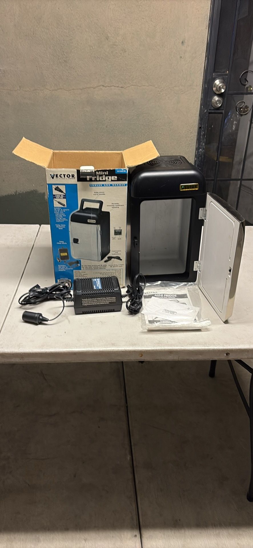 Vector Mini Fridge And Warmer for Sale in Anaheim, CA - OfferUp