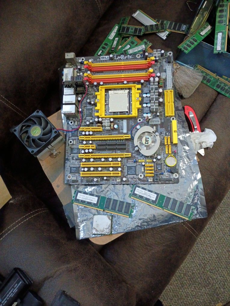 DFI LanParty UT NF4 Ultra-D Motherboard ATX Socket 939 w/AMD Athlon 64 3500+ CPU
