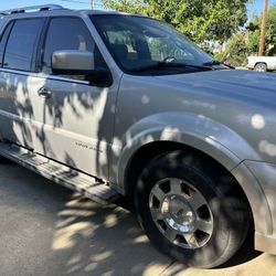 2005 Lincoln Navigator