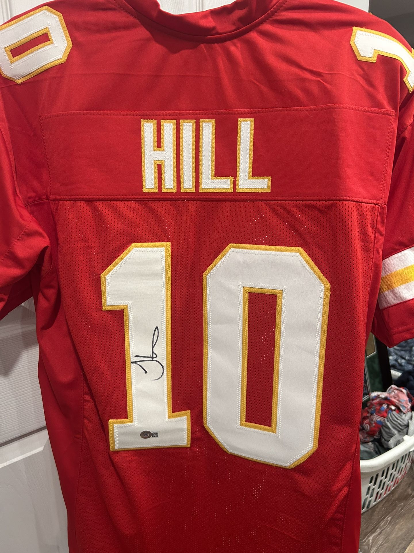 Tyree Hill signed jersey (COA)