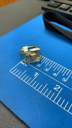 Gold ring with diamonds