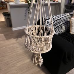 Hanging Macrame Plant Holder !