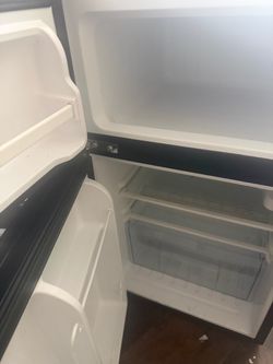 Small refrigerator 3.2 cubic foot