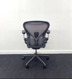 LIKE NEW HERMAN MILLER REMASTERED AERON SIZE B FULLY LOADED DELIVERY AVAILABLE FOR A FEE