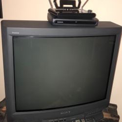 Large Working Sony  CRT TV WORKS WELL INCLUDESANTENNA AND BOX