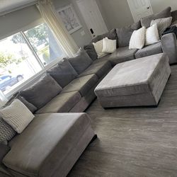 Large Grey sectional couch 