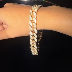 Gold/Diamond Necklace/braclet
