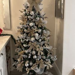 Christmas Tree With All Ornaments Included